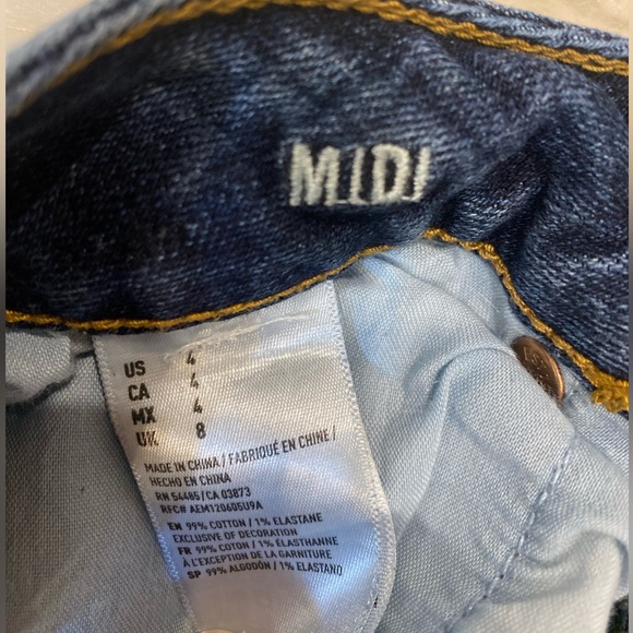 AE Super Stretch High Waist Cuffed Midi Blue
Jean Shorts - Picture 4 of 5